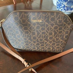 Calvin Klein Signature Crossbody bag